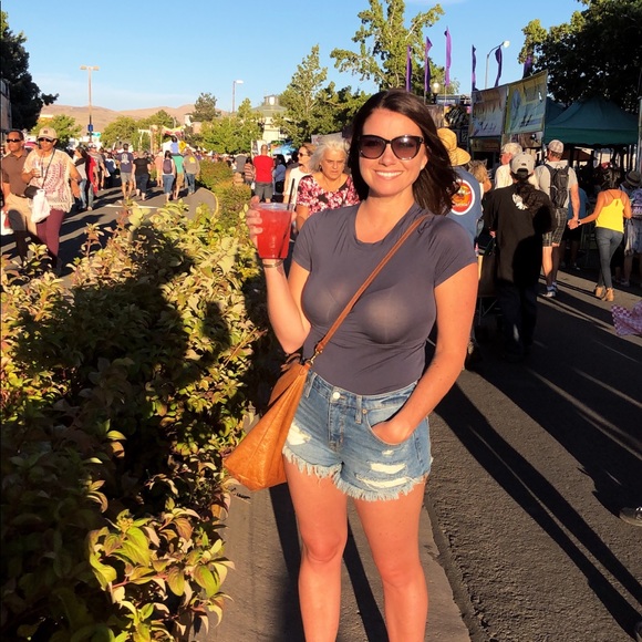 Meet your Posher, Amanda - Picture 2 of 2